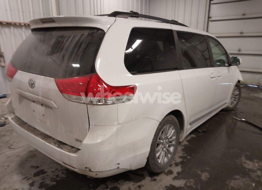Photo 4 of 2014 Toyota Sienna XLE V6 8 PASSENGER (VIN 5TDYK3DC5ES521772)