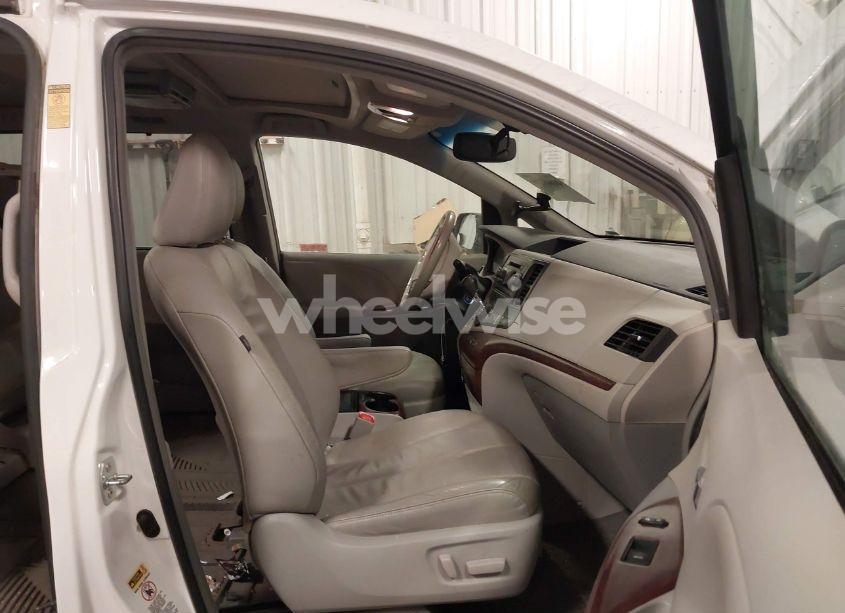 Photo 5 of 2014 Toyota Sienna XLE V6 8 PASSENGER (VIN 5TDYK3DC5ES521772)