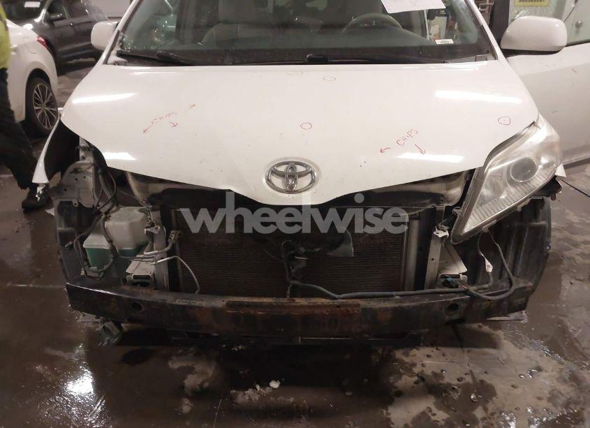 Photo 6 of 2014 Toyota Sienna XLE V6 8 PASSENGER (VIN 5TDYK3DC5ES521772)