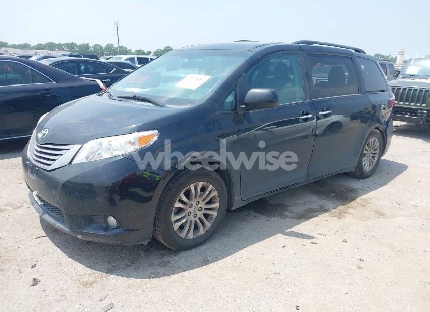 Photo 2 of 2016 Toyota Sienna LIMITED 7 PASSENGER/LIMITED PREMIUM 7 PASSENGER/XLE 7 PASSENGER/XLE 8 PASSENGER (VIN 5TDYK3DC5GS703586)