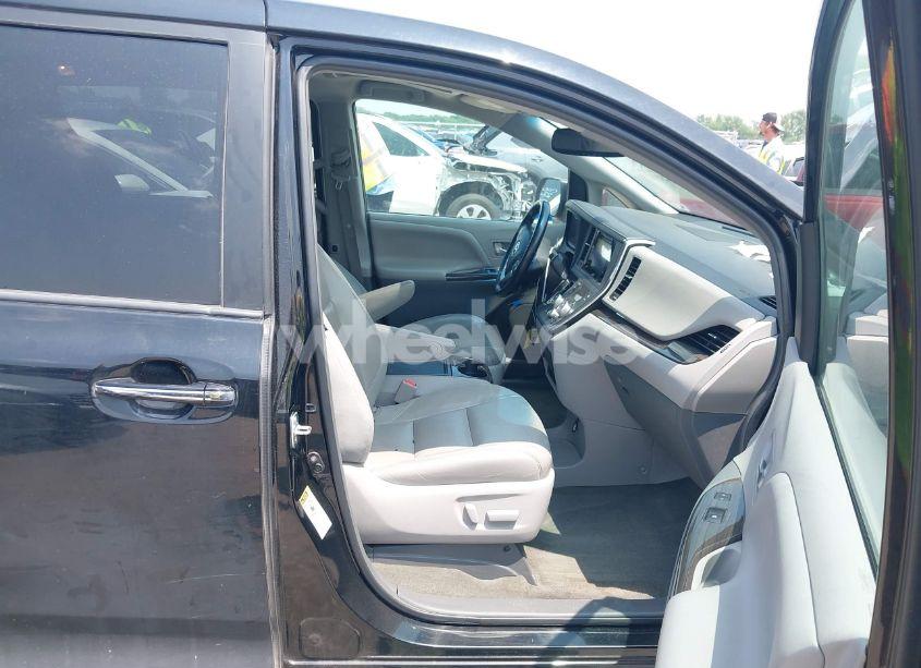 Photo 5 of 2016 Toyota Sienna LIMITED 7 PASSENGER/LIMITED PREMIUM 7 PASSENGER/XLE 7 PASSENGER/XLE 8 PASSENGER (VIN 5TDYK3DC5GS703586)