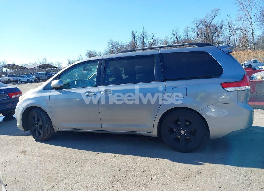 Photo 14 of 2011 Toyota Sienna XLE V6 (VIN 5TDYK3DC6BS004363)