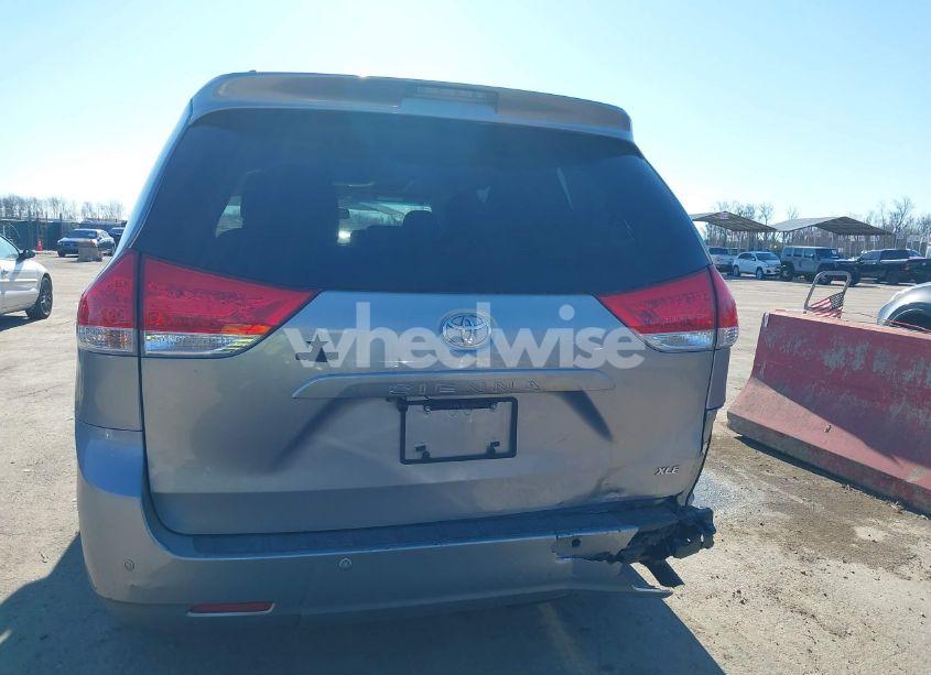 Photo 16 of 2011 Toyota Sienna XLE V6 (VIN 5TDYK3DC6BS004363)