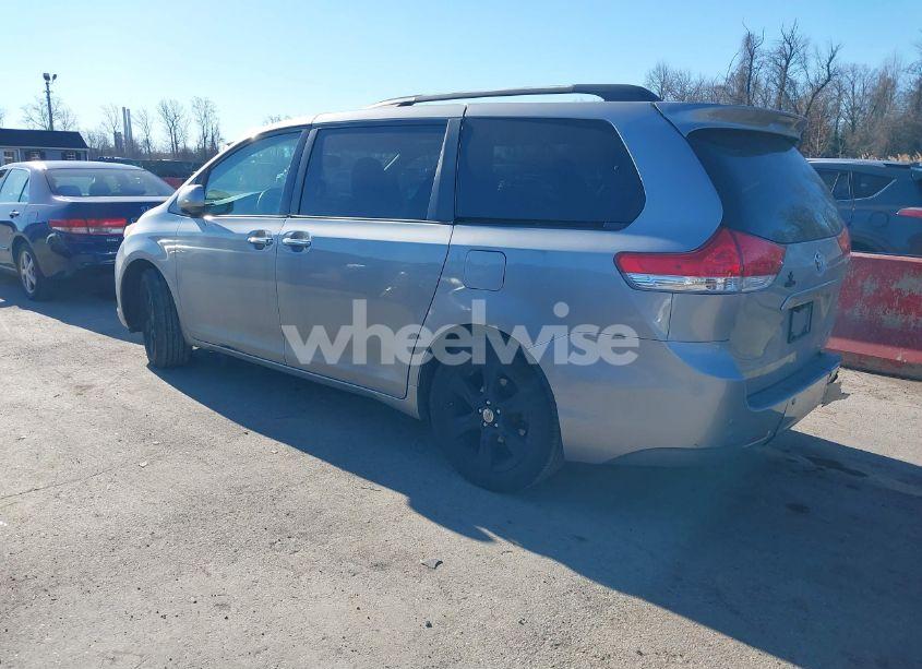 Photo 3 of 2011 Toyota Sienna XLE V6 (VIN 5TDYK3DC6BS004363)