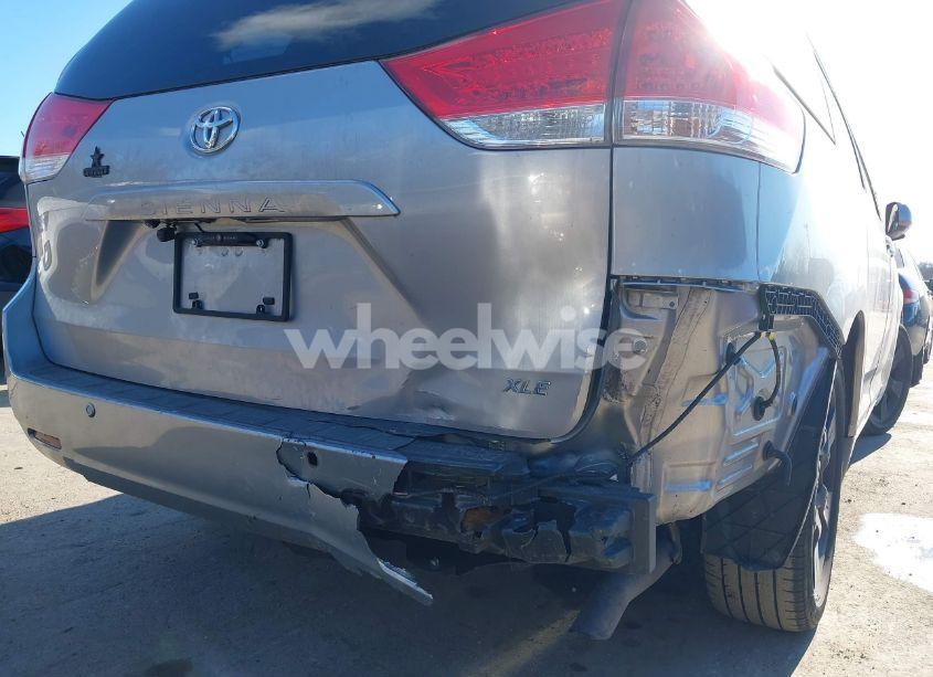 Photo 6 of 2011 Toyota Sienna XLE V6 (VIN 5TDYK3DC6BS004363)