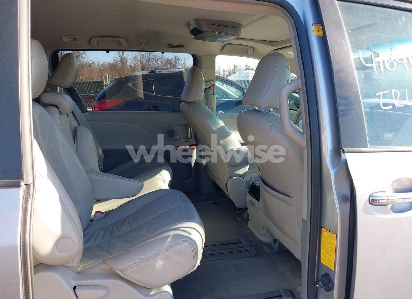 Photo 8 of 2011 Toyota Sienna XLE V6 (VIN 5TDYK3DC6BS004363)