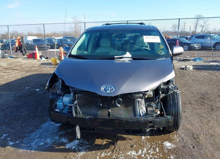 Photo 13 of 2011 Toyota Sienna XLE V6 (VIN 5TDYK3DC6BS035547)