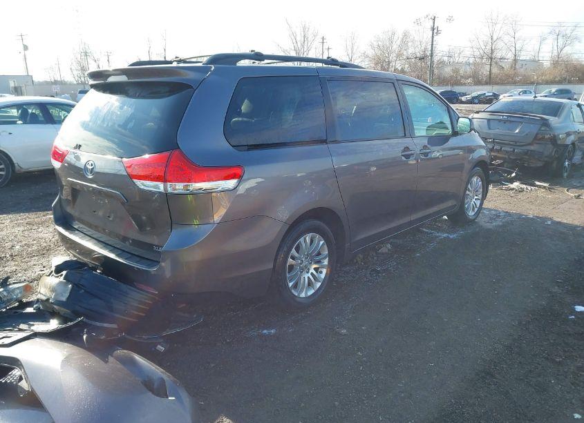 Photo 4 of 2011 Toyota Sienna XLE V6 (VIN 5TDYK3DC6BS035547)