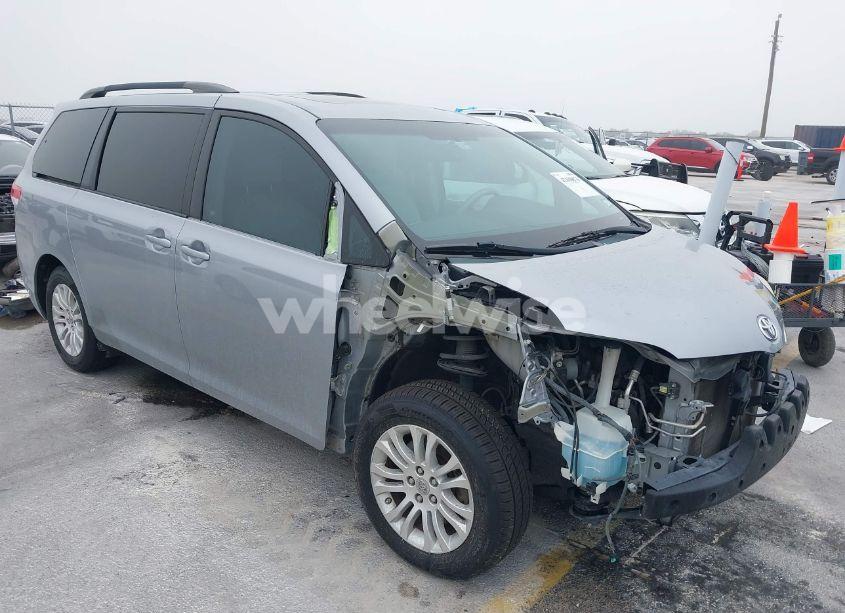 2011 Toyota Sienna XLE V6 (VIN 5TDYK3DC6BS134997) main photo