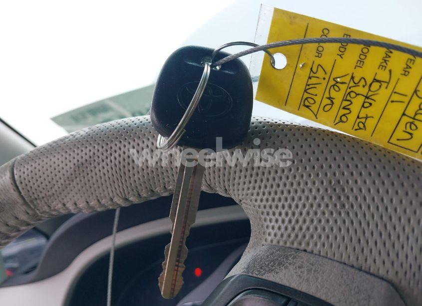 Photo 11 of 2011 Toyota Sienna XLE V6 (VIN 5TDYK3DC6BS134997)