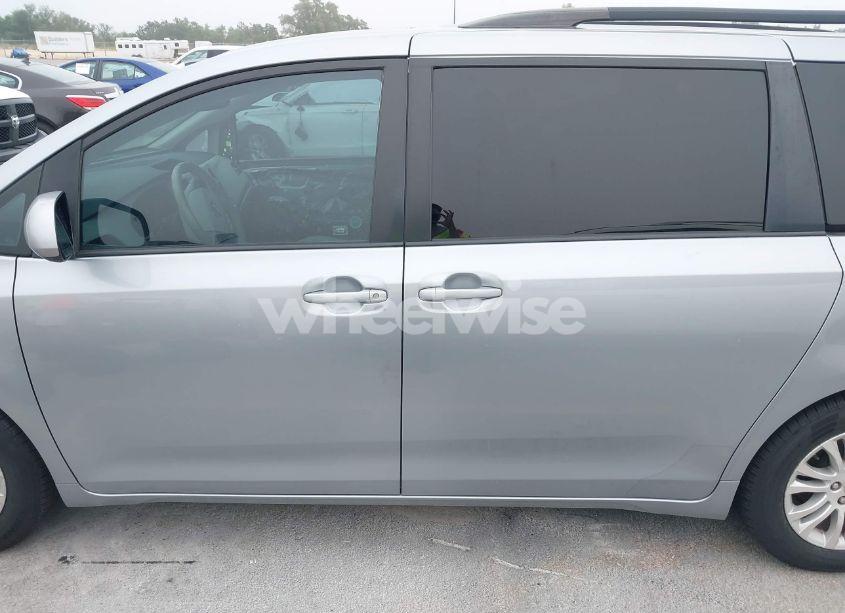 Photo 15 of 2011 Toyota Sienna XLE V6 (VIN 5TDYK3DC6BS134997)