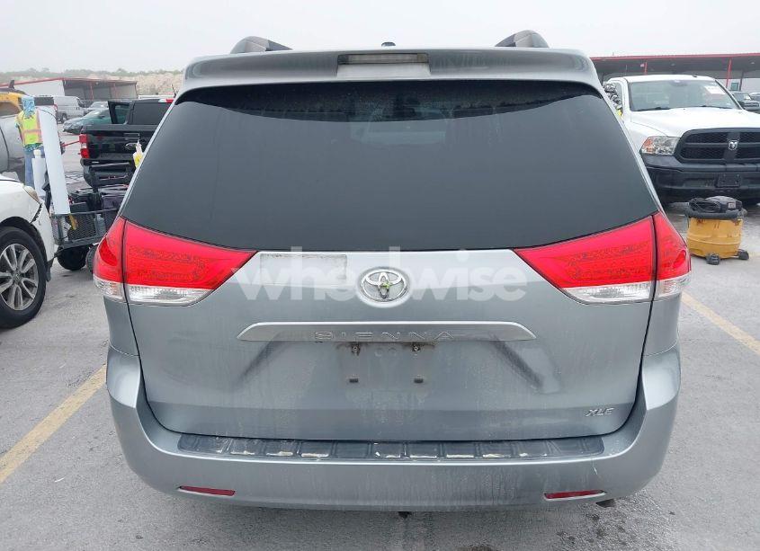 Photo 17 of 2011 Toyota Sienna XLE V6 (VIN 5TDYK3DC6BS134997)