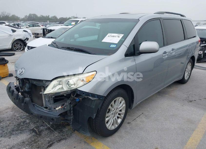 Photo 2 of 2011 Toyota Sienna XLE V6 (VIN 5TDYK3DC6BS134997)