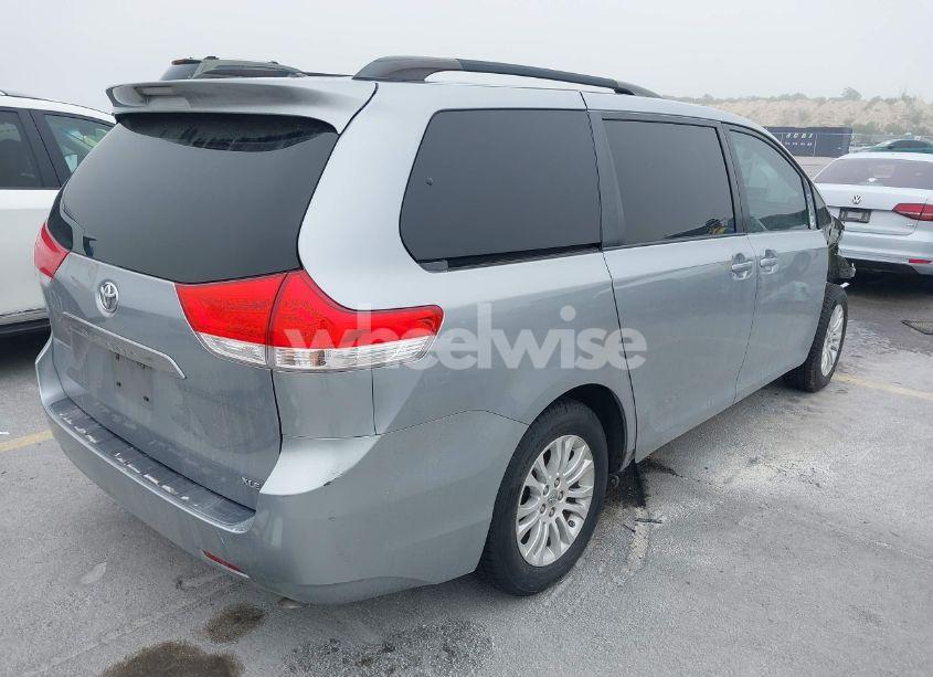 Photo 4 of 2011 Toyota Sienna XLE V6 (VIN 5TDYK3DC6BS134997)