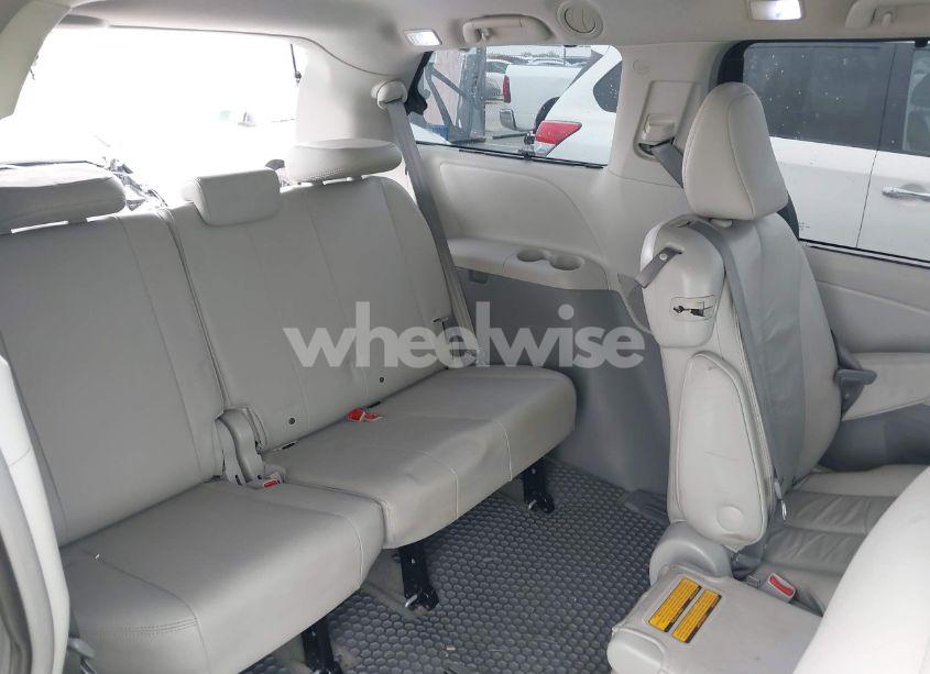 Photo 8 of 2011 Toyota Sienna XLE V6 (VIN 5TDYK3DC6BS134997)