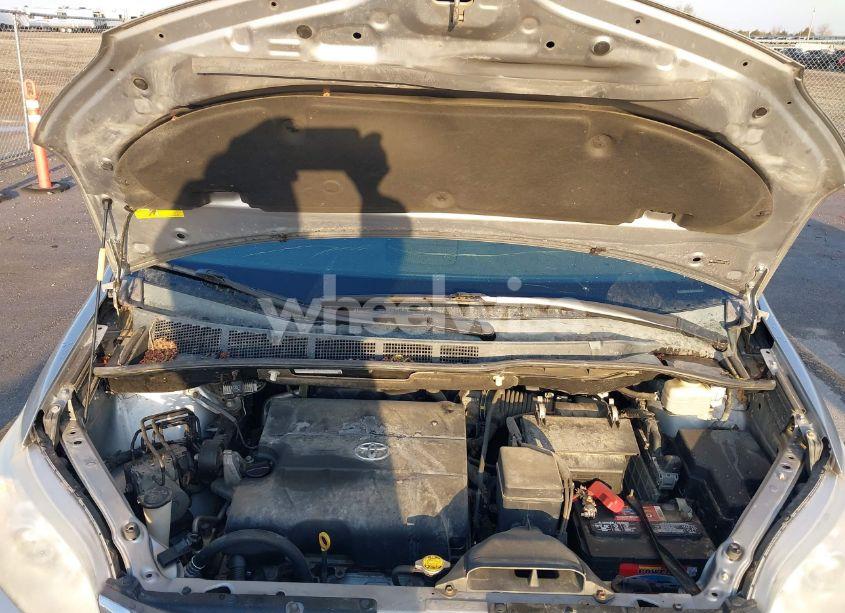 Photo 10 of 2011 Toyota Sienna XLE V6 (VIN 5TDYK3DC6BS144395)