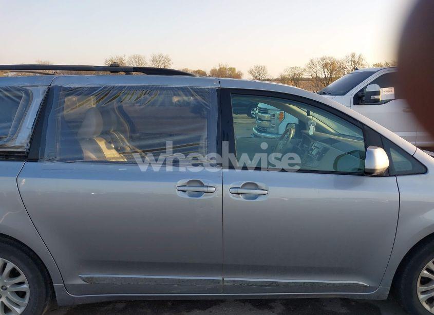 Photo 13 of 2011 Toyota Sienna XLE V6 (VIN 5TDYK3DC6BS144395)