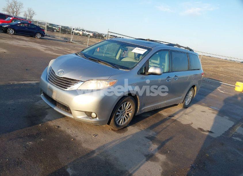 Photo 2 of 2011 Toyota Sienna XLE V6 (VIN 5TDYK3DC6BS144395)