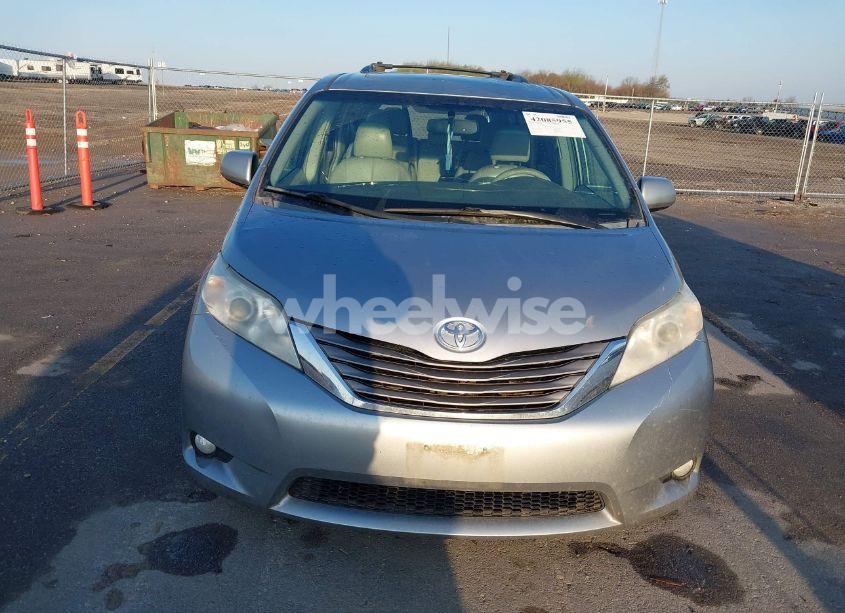 Photo 6 of 2011 Toyota Sienna XLE V6 (VIN 5TDYK3DC6BS144395)