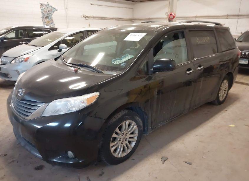 Photo 2 of 2011 Toyota Sienna XLE/LIMITED (VIN 5TDYK3DC6BS162637)