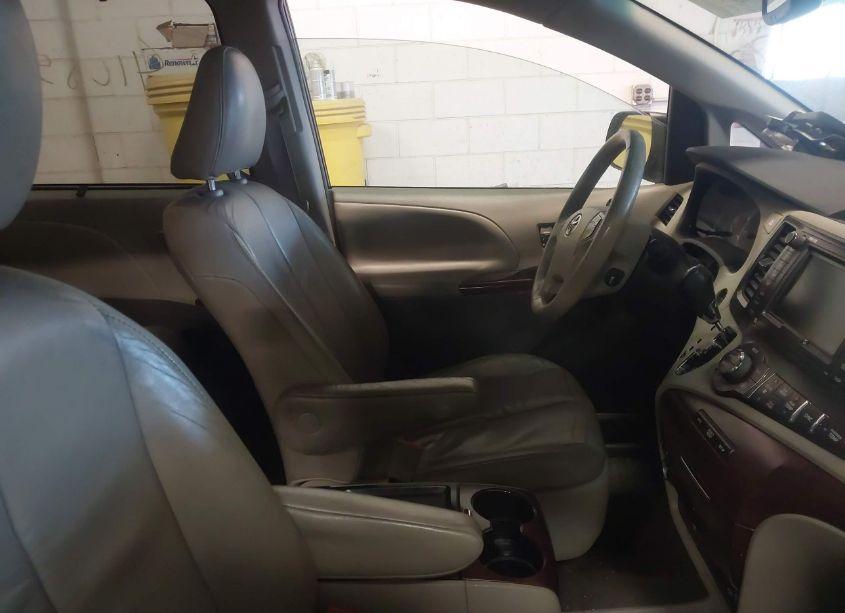 Photo 5 of 2011 Toyota Sienna XLE/LIMITED (VIN 5TDYK3DC6BS162637)