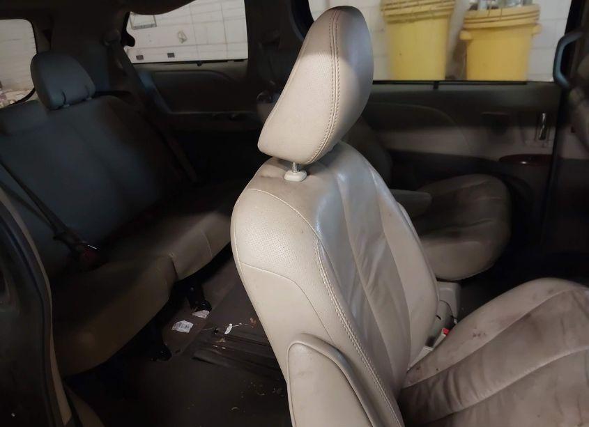 Photo 8 of 2011 Toyota Sienna XLE/LIMITED (VIN 5TDYK3DC6BS162637)