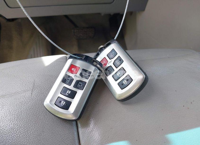 Photo 11 of 2011 Toyota Sienna XLE V6 (VIN 5TDYK3DC6BS172939)