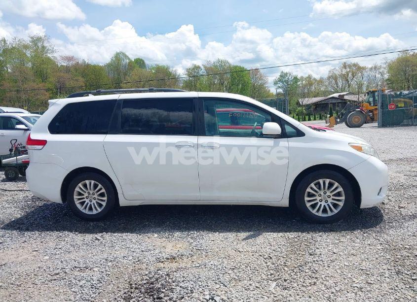 Photo 14 of 2011 Toyota Sienna XLE V6 (VIN 5TDYK3DC6BS172939)