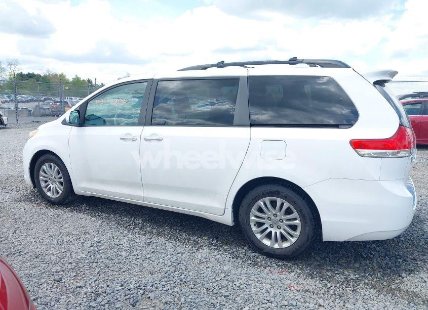Photo 15 of 2011 Toyota Sienna XLE V6 (VIN 5TDYK3DC6BS172939)
