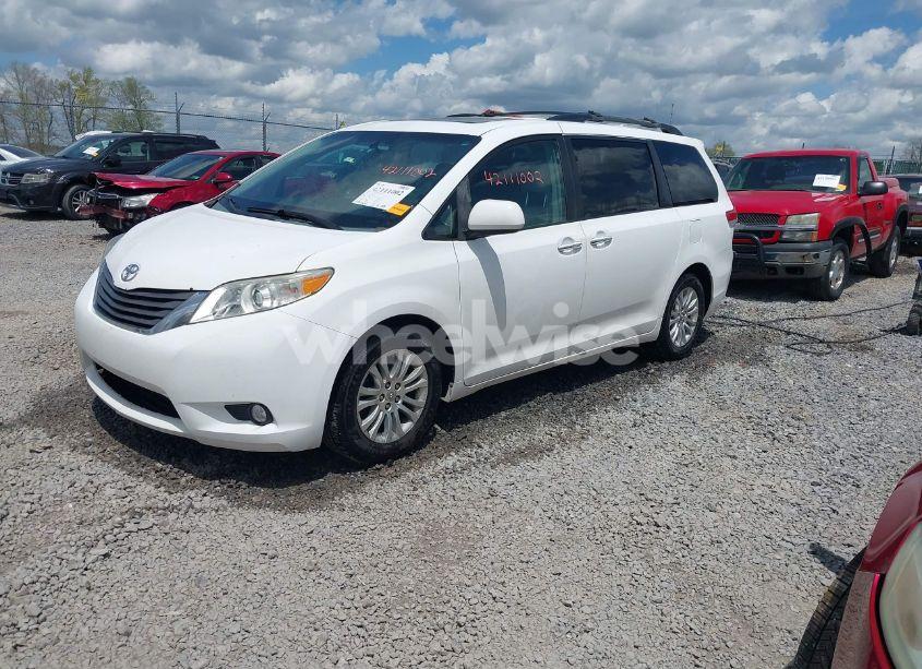 Photo 2 of 2011 Toyota Sienna XLE V6 (VIN 5TDYK3DC6BS172939)