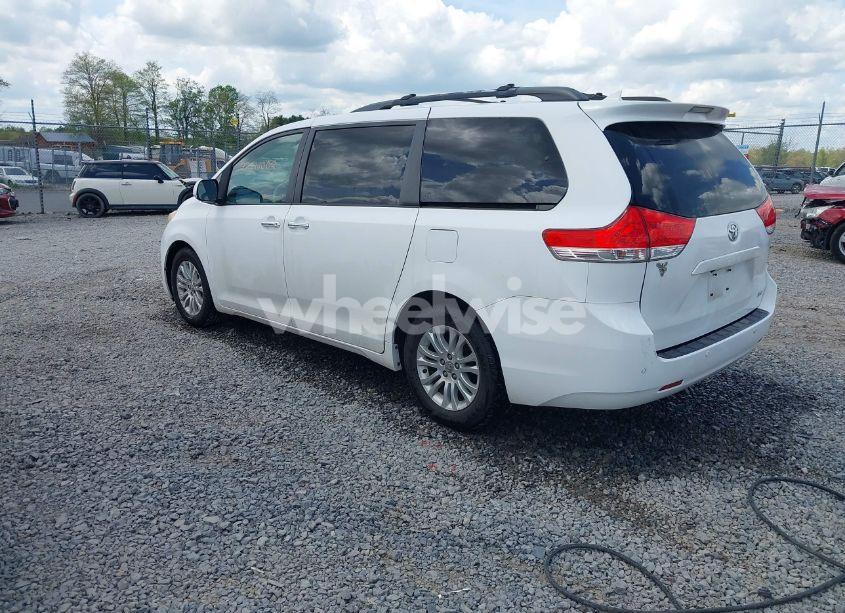 Photo 3 of 2011 Toyota Sienna XLE V6 (VIN 5TDYK3DC6BS172939)