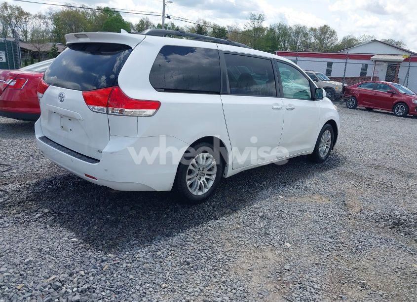 Photo 4 of 2011 Toyota Sienna XLE V6 (VIN 5TDYK3DC6BS172939)