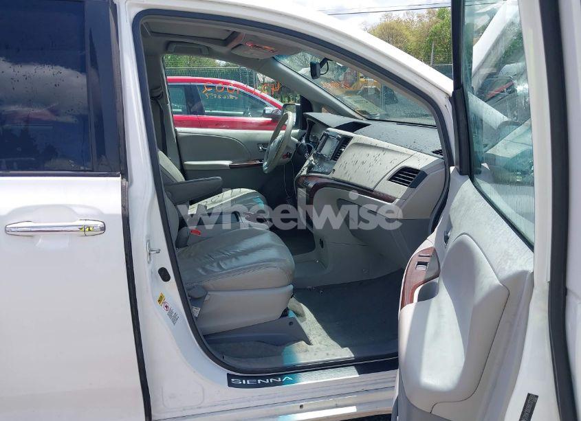 Photo 5 of 2011 Toyota Sienna XLE V6 (VIN 5TDYK3DC6BS172939)