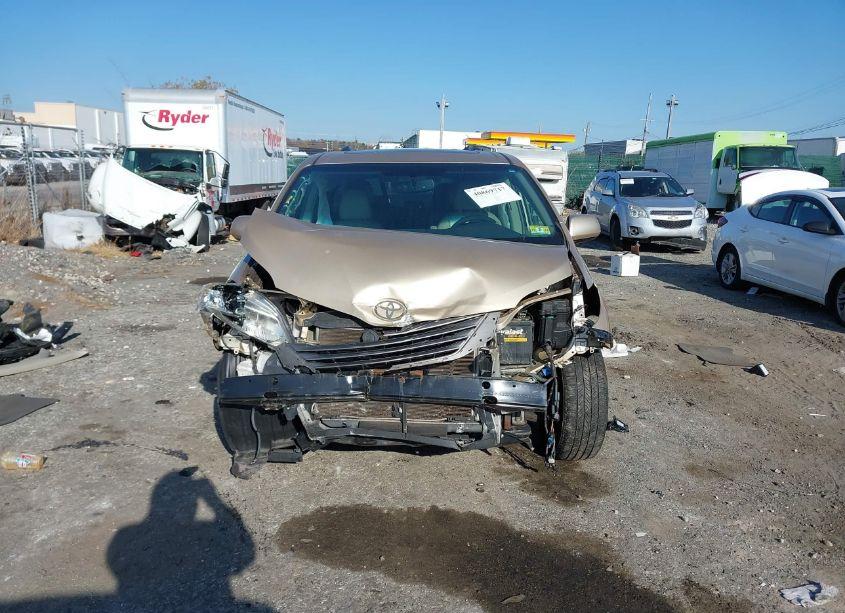 Photo 11 of 2012 Toyota Sienna XLE/LIMITED (VIN 5TDYK3DC6CS196627)