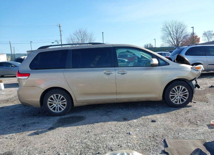 Photo 12 of 2012 Toyota Sienna XLE/LIMITED (VIN 5TDYK3DC6CS196627)