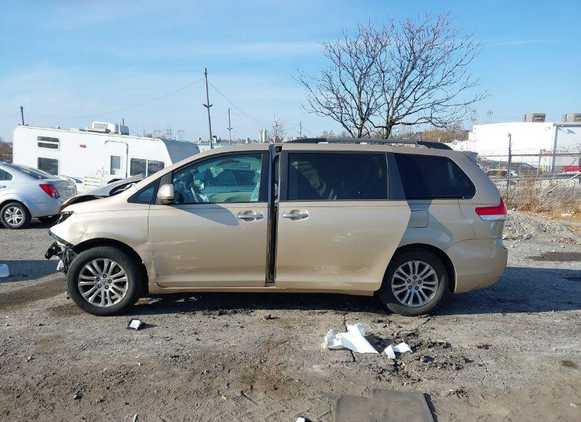 Photo 13 of 2012 Toyota Sienna XLE/LIMITED (VIN 5TDYK3DC6CS196627)