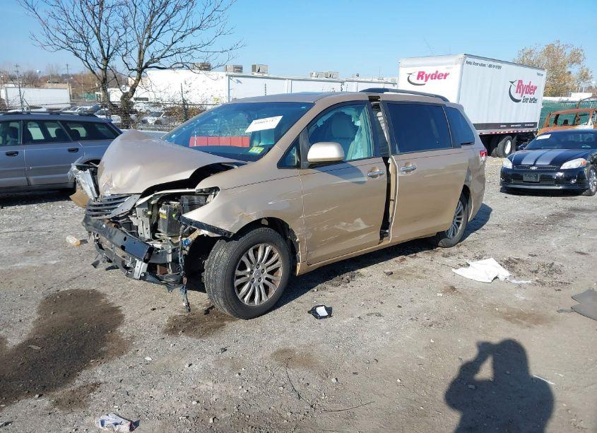 Photo 2 of 2012 Toyota Sienna XLE/LIMITED (VIN 5TDYK3DC6CS196627)