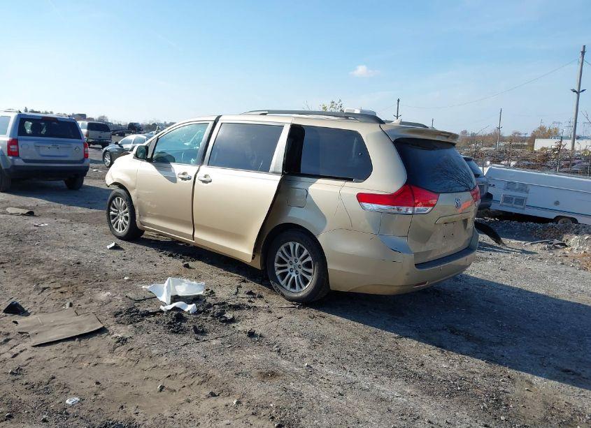 Photo 3 of 2012 Toyota Sienna XLE/LIMITED (VIN 5TDYK3DC6CS196627)