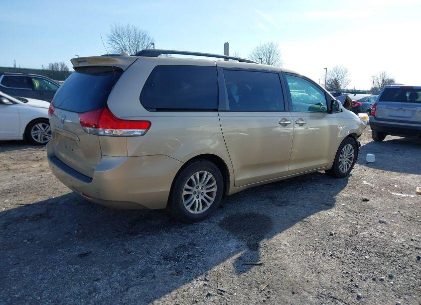 Photo 4 of 2012 Toyota Sienna XLE/LIMITED (VIN 5TDYK3DC6CS196627)