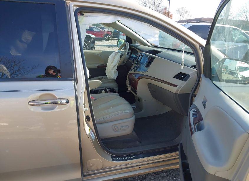 Photo 5 of 2012 Toyota Sienna XLE/LIMITED (VIN 5TDYK3DC6CS196627)