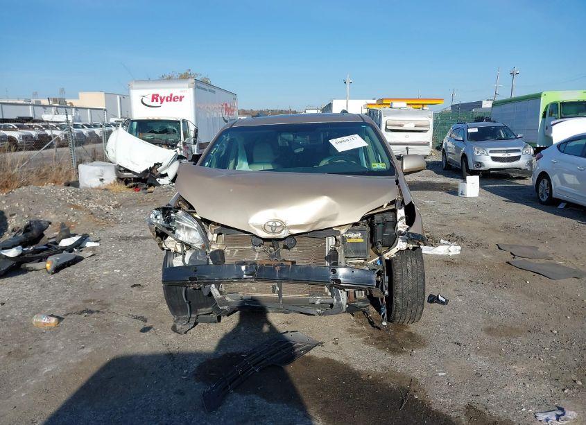 Photo 6 of 2012 Toyota Sienna XLE/LIMITED (VIN 5TDYK3DC6CS196627)