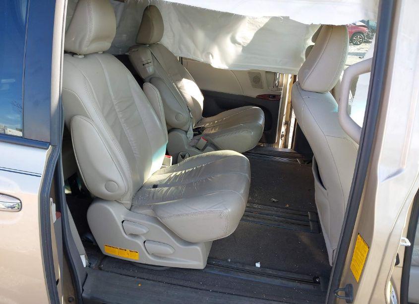 Photo 8 of 2012 Toyota Sienna XLE/LIMITED (VIN 5TDYK3DC6CS196627)