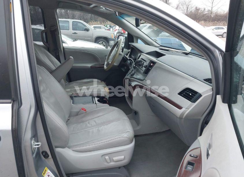 Photo 5 of 2012 Toyota Sienna XLE/LIMITED (VIN 5TDYK3DC6CS229450)