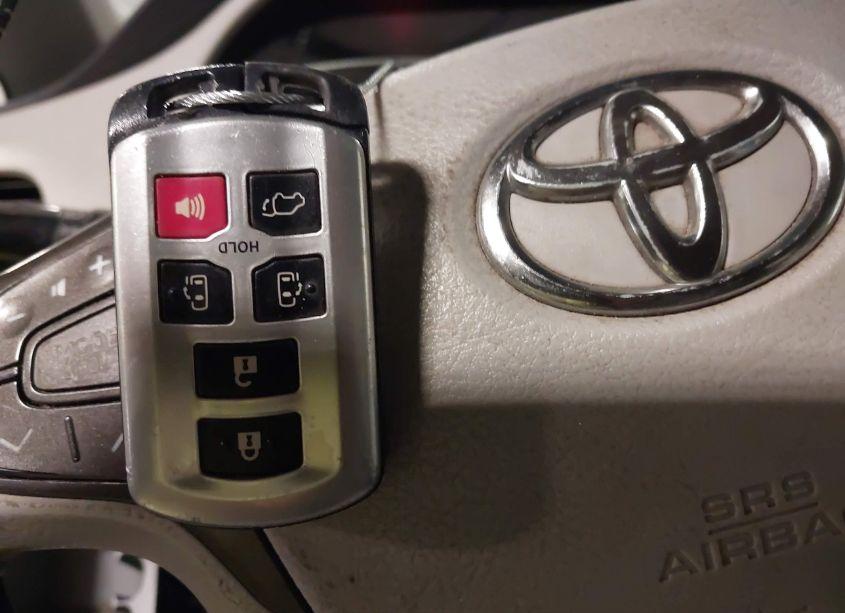 Photo 11 of 2013 Toyota Sienna XLE/LIMITED (VIN 5TDYK3DC6DS341523)