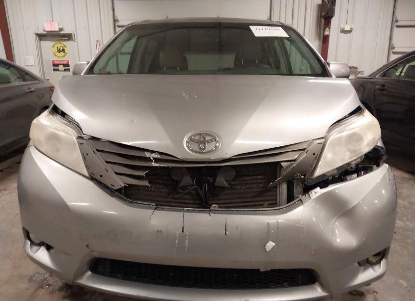 Photo 13 of 2013 Toyota Sienna XLE/LIMITED (VIN 5TDYK3DC6DS341523)