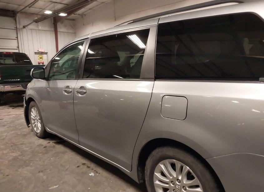 Photo 15 of 2013 Toyota Sienna XLE/LIMITED (VIN 5TDYK3DC6DS341523)