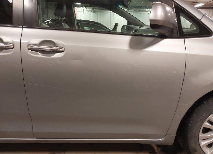 Photo 18 of 2013 Toyota Sienna XLE/LIMITED (VIN 5TDYK3DC6DS341523)