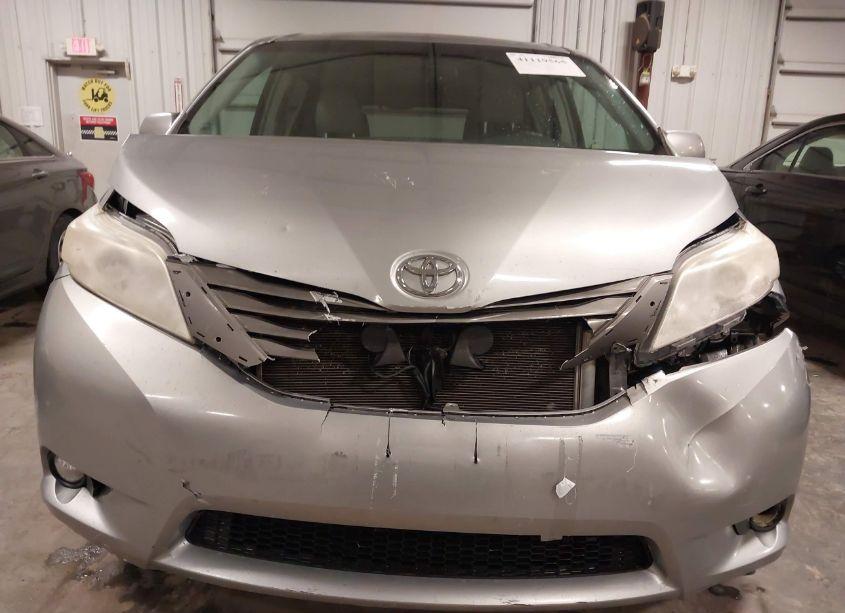 Photo 6 of 2013 Toyota Sienna XLE/LIMITED (VIN 5TDYK3DC6DS341523)