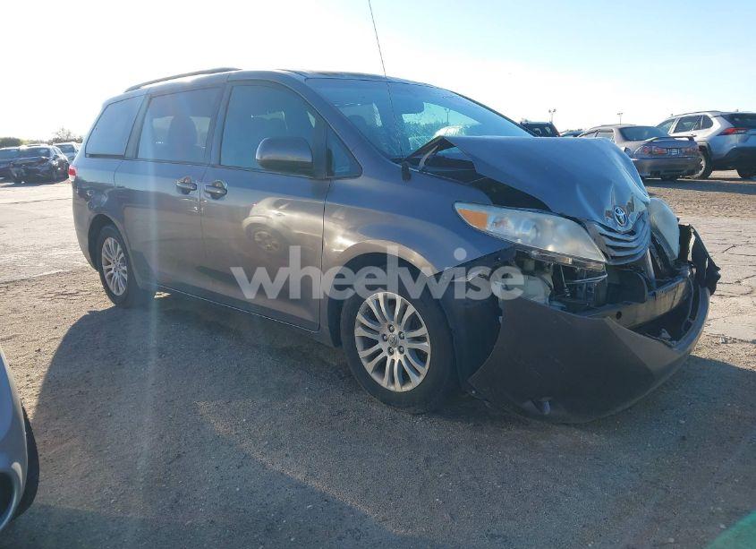 2013 Toyota Sienna XLE V6 8 PASSENGER (VIN 5TDYK3DC6DS344731) main photo