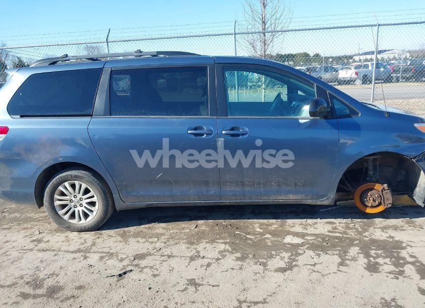 Photo 13 of 2013 Toyota Sienna XLE V6 8 PASSENGER (VIN 5TDYK3DC6DS401140)